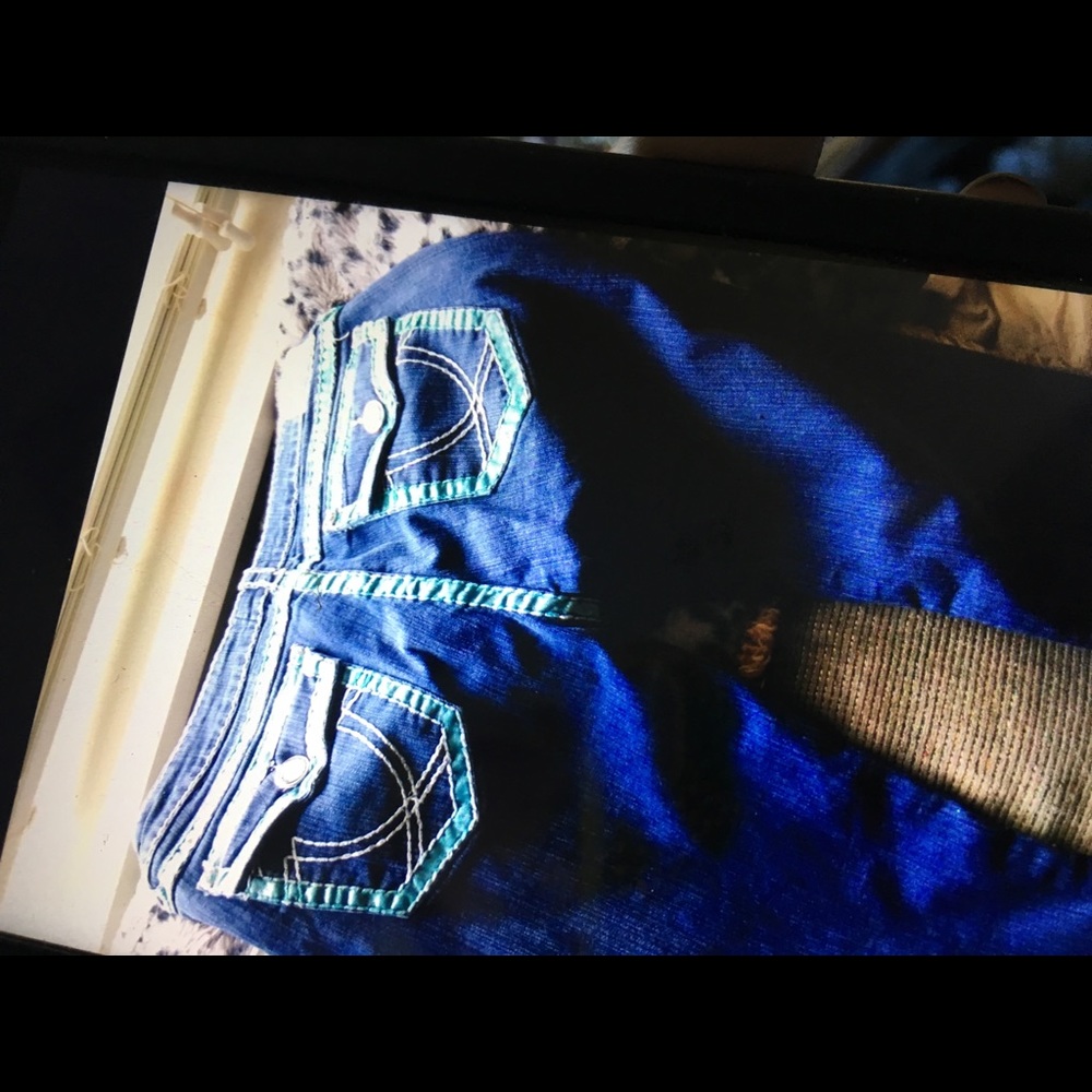 CLOTHING - Picture 2 of 2